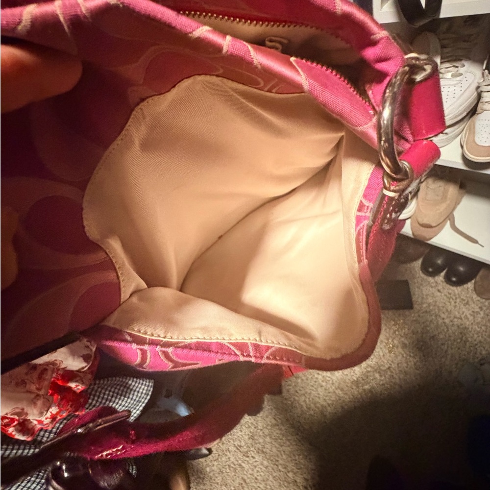 Pink Signature-Pattern Hobo/File Bag - Picture 8 of 9